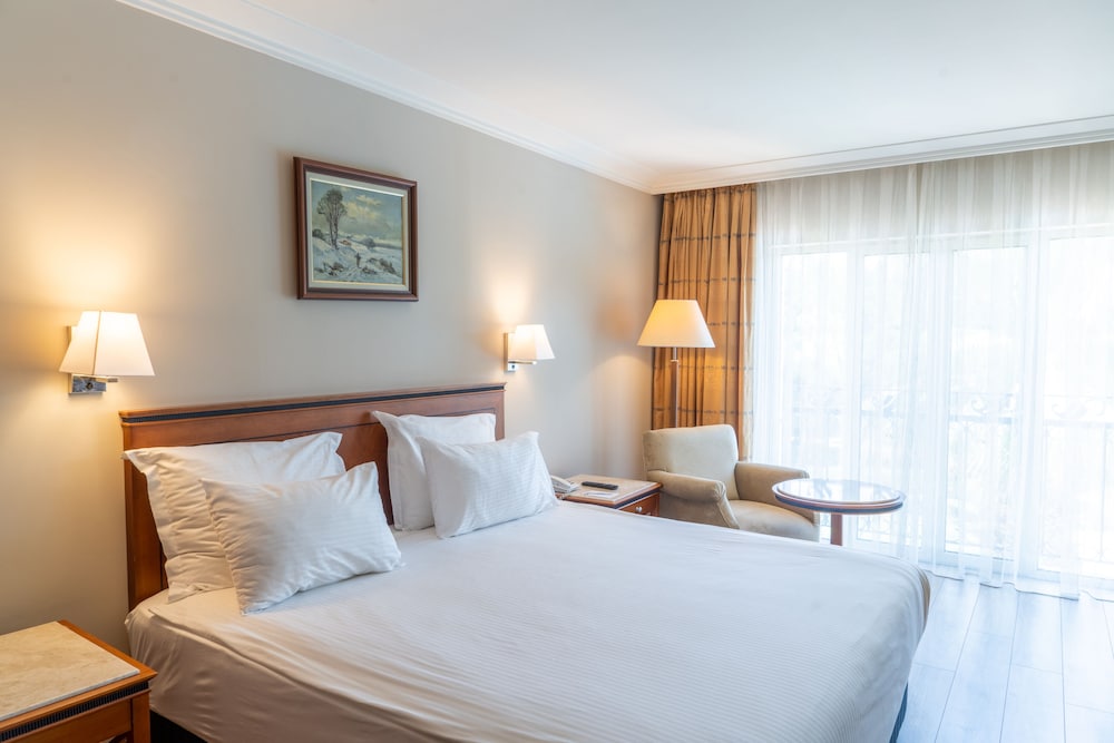Ic Hotels Airport 23/69