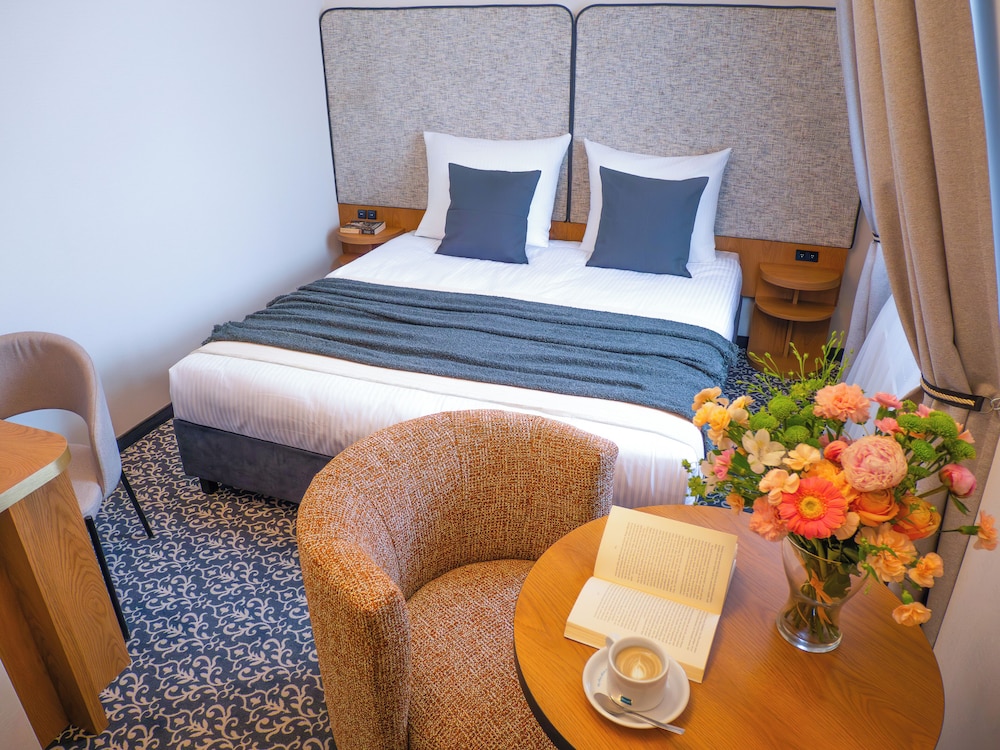 Palladian Hotel 24/67