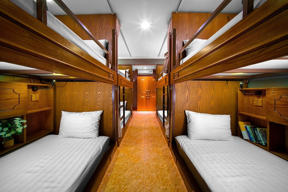 MIXED DORM, SUPERIOR, 8 BEDS