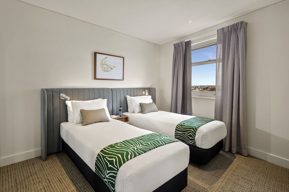 QUEST PORT ADELAIDE 13/62
