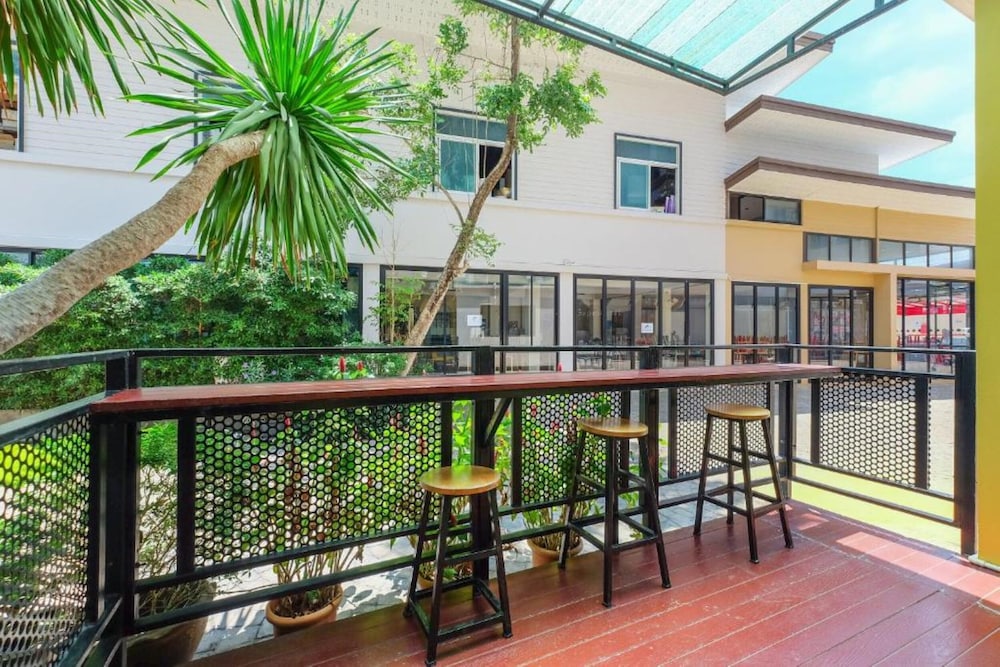 The Little Nest Hotel 33/49