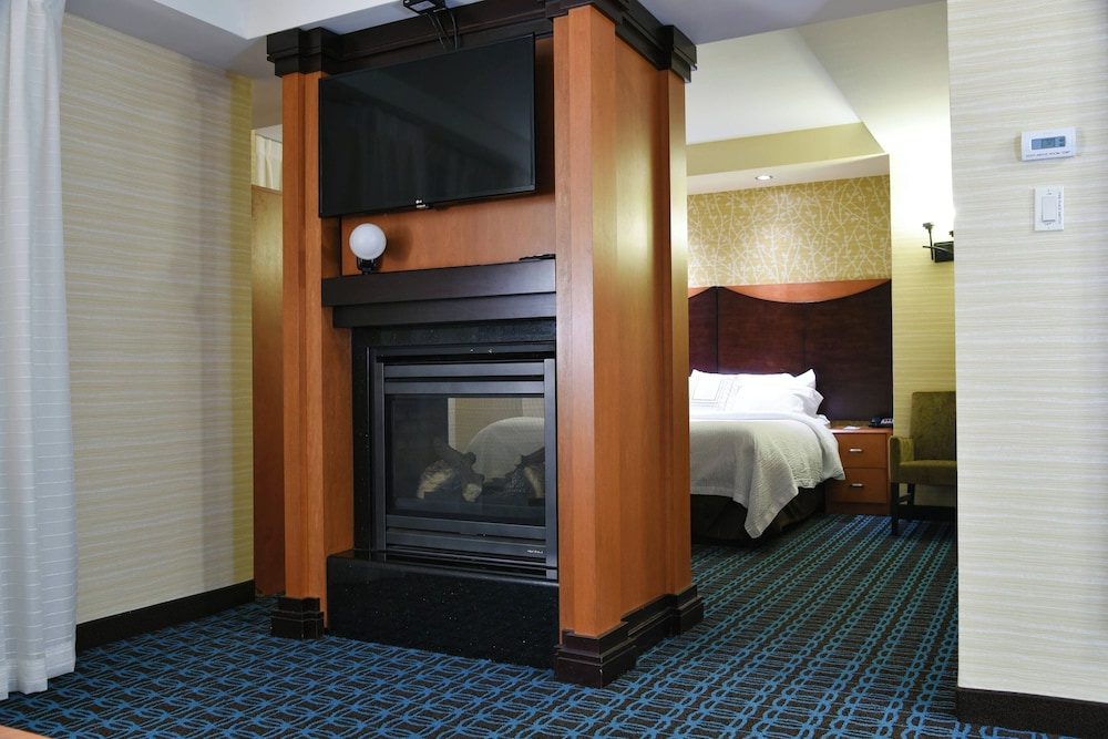 Fairfield Inn & Suites Hartford Airport 15/34