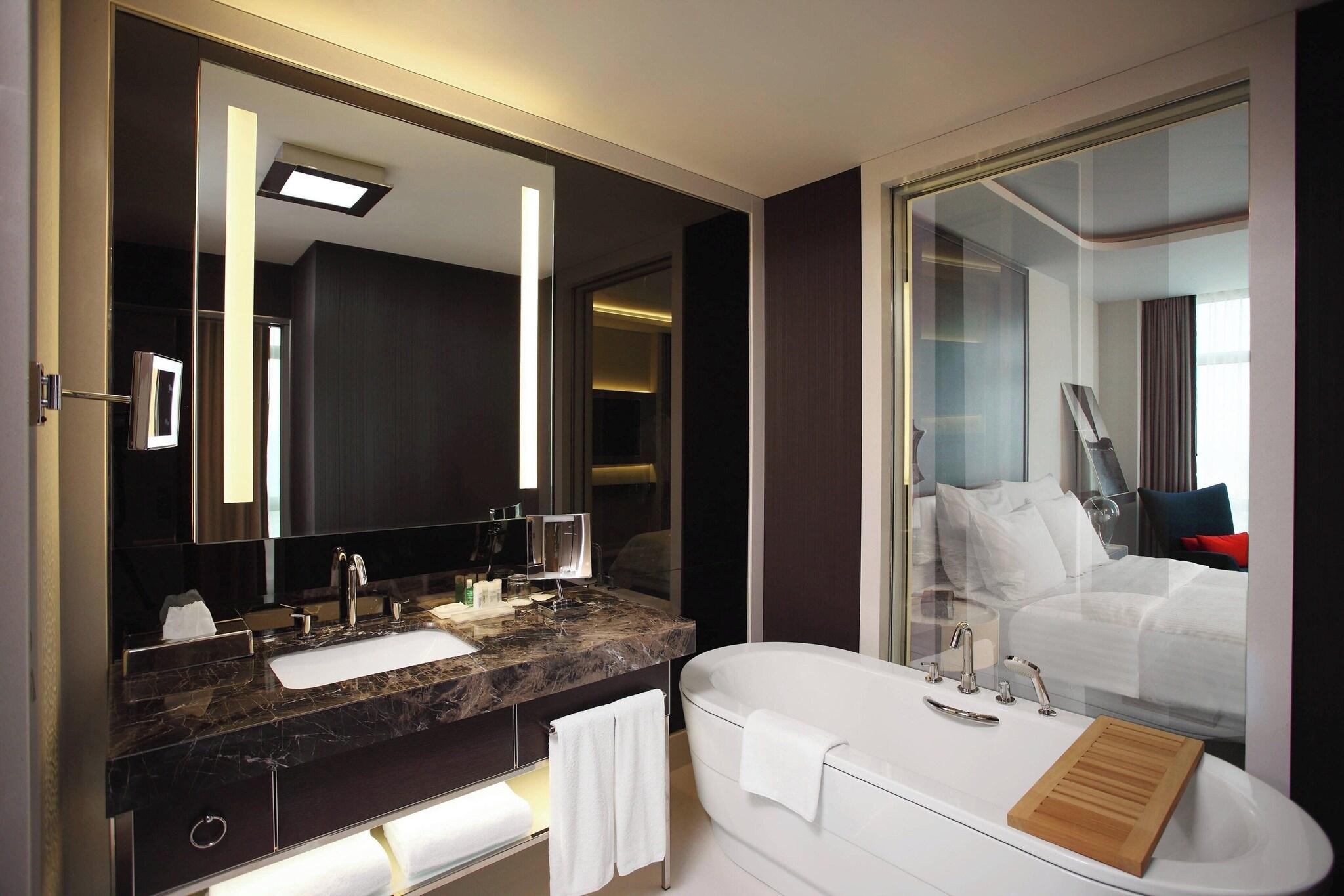 غرفة تنفيذية بسريرين منفصلين، Le Meridien Istanbul Etiler 2/4