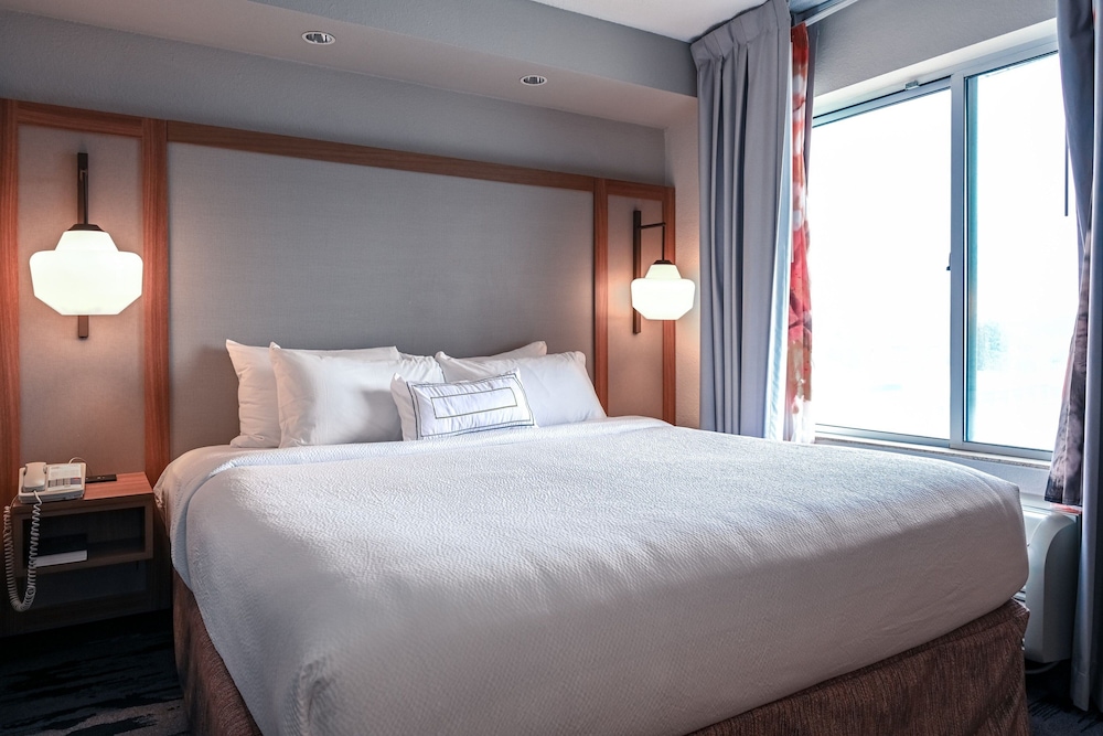 Suite, King Bed, Sofa