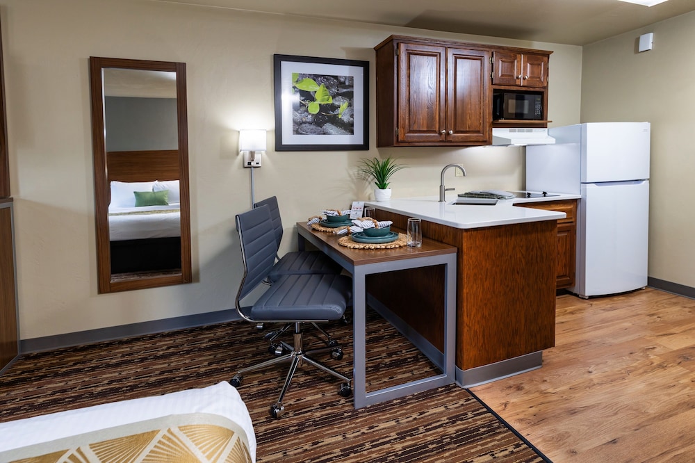 Extended Stay Airport 36/50