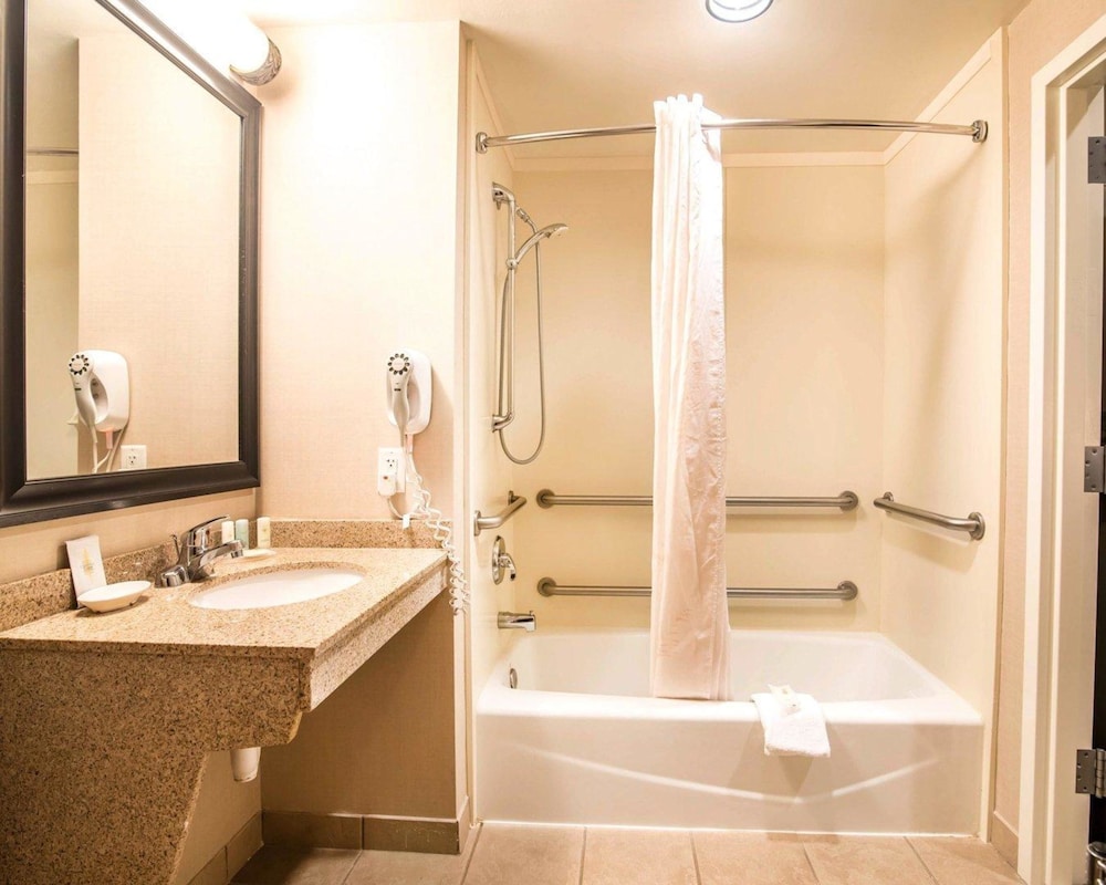 Comfort Inn and Suites Dover-Portsmouth 18/46