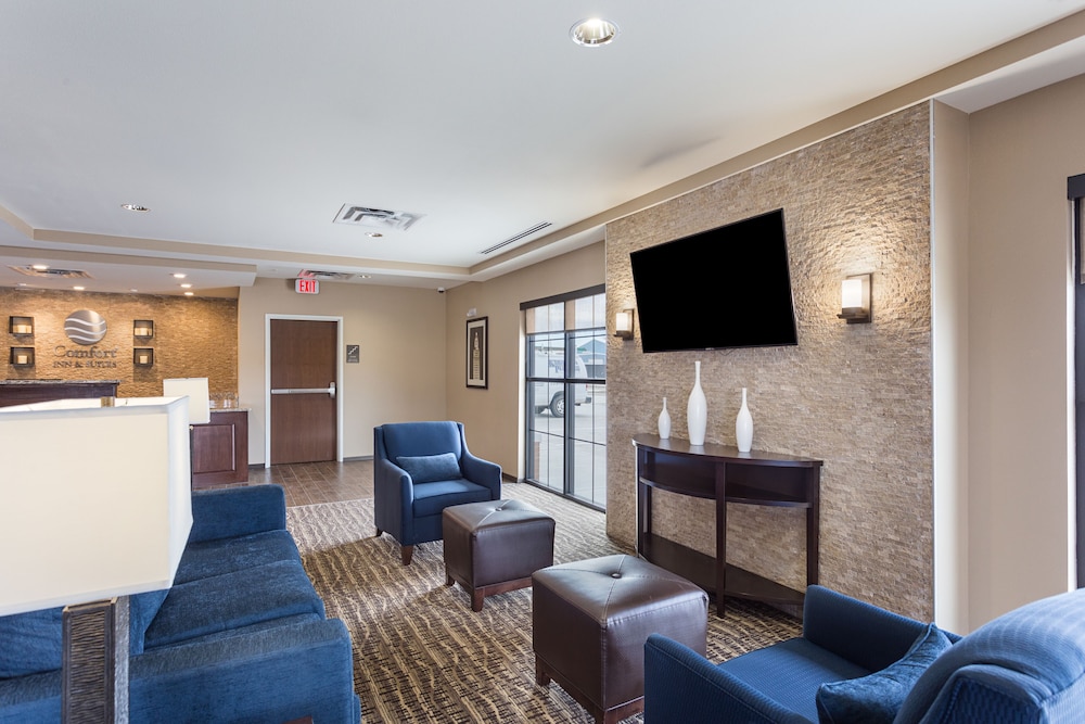 Comfort Inn & Suites Zachary, LA 30/41