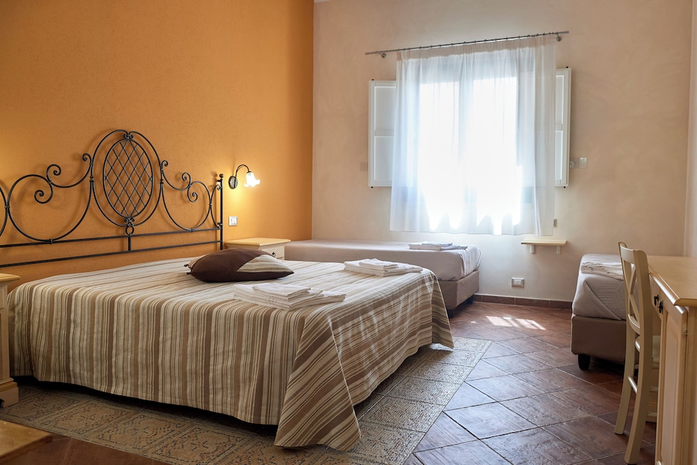ECONOMY, QUADRUPLE, DOUBLE AND TWIN BEDS