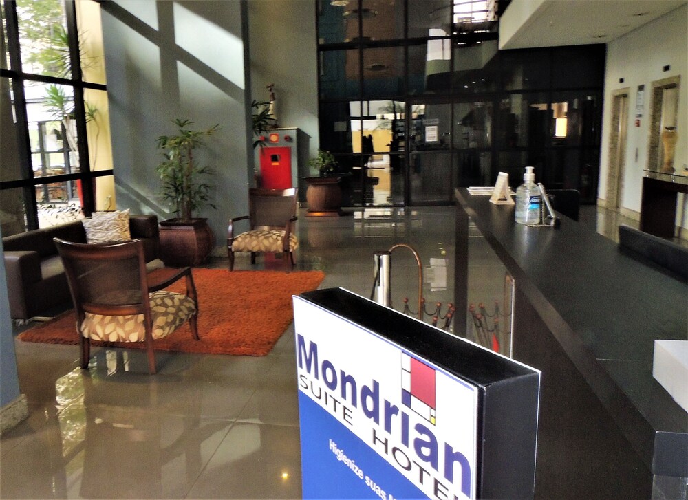 Mondrian Suite Hotel 77/82