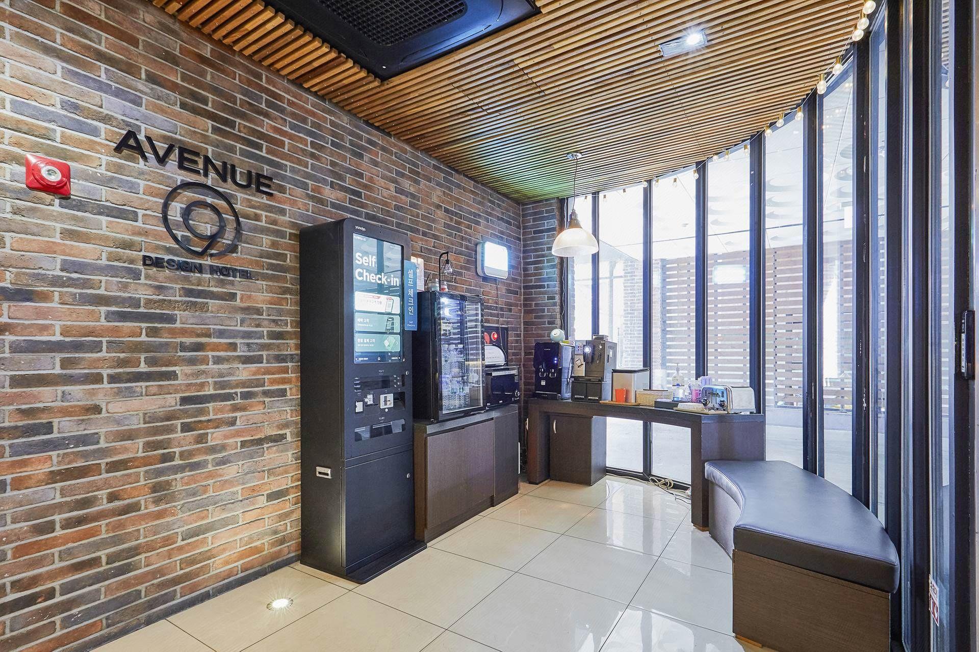 Avenue Nine Hotel 34/36