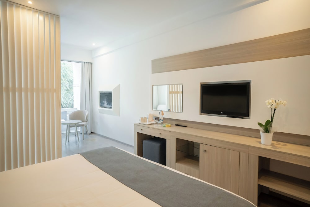 Margadina Lounge Hotel 15/35