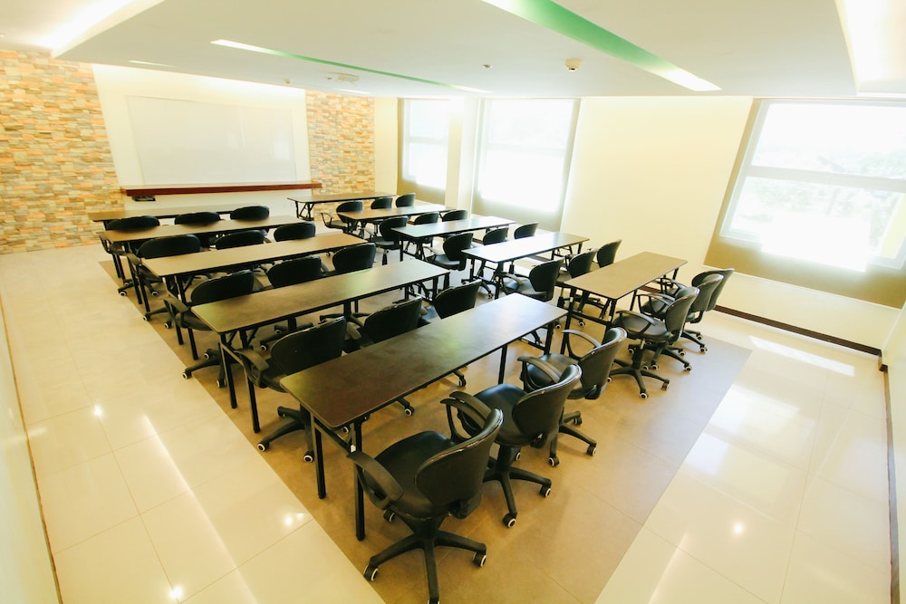 Go Hotels Bacolod 48/58