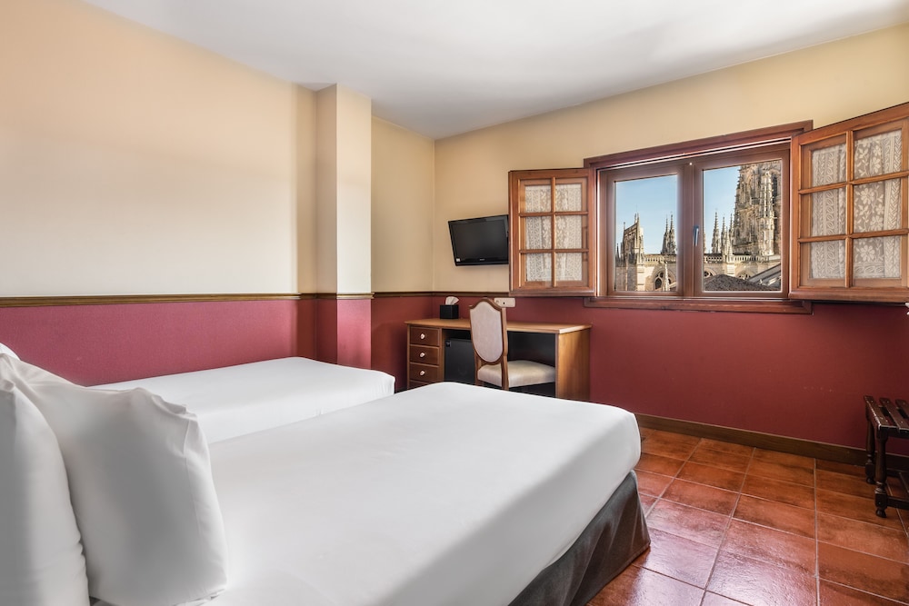 Room, Twin Beds, City View