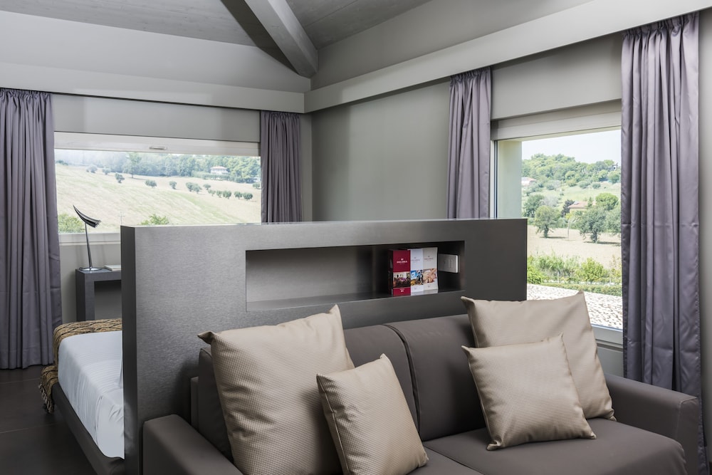 FINIS AFRICAE COUNTRY HOUSE 36/56
