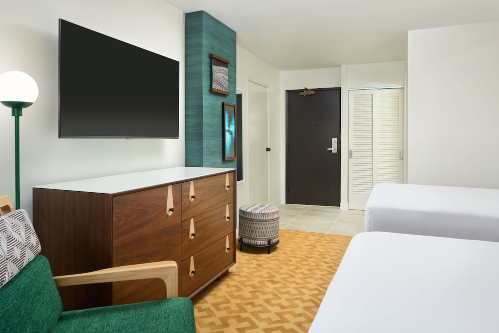 STANDARD, 2 DOUBLE BEDS
