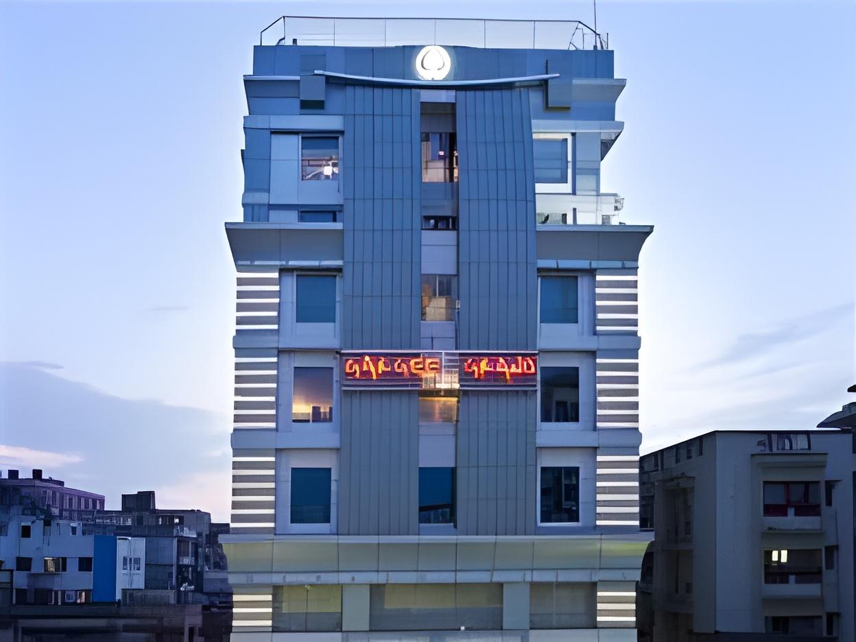 Hotel Gargee Grand 1/25