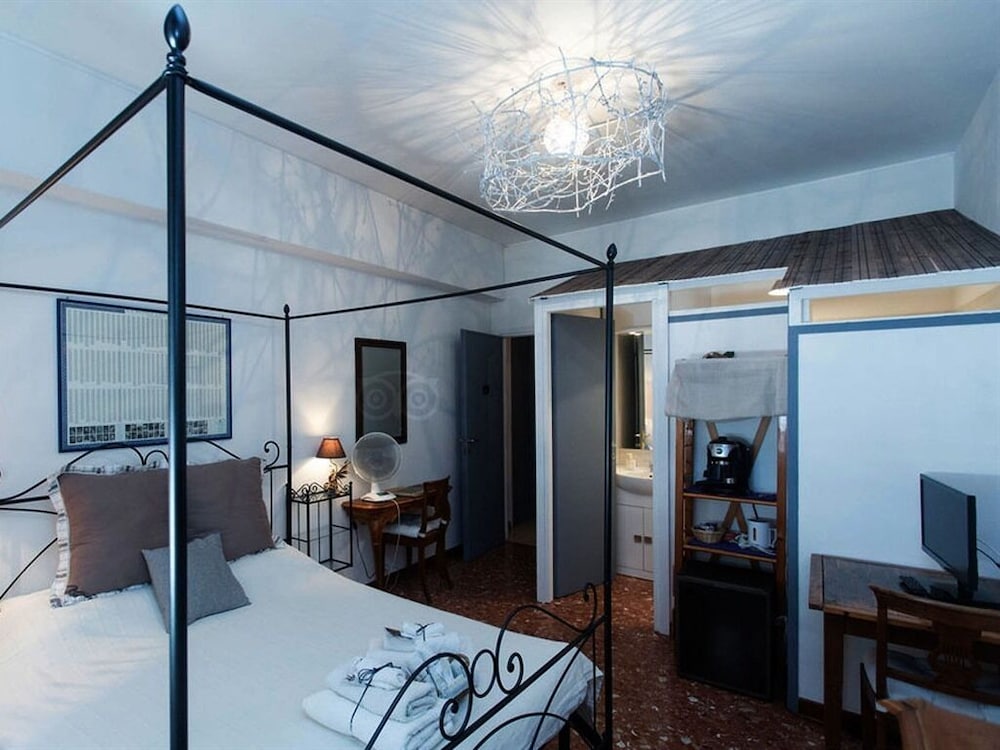 Le Fate Apartments 6/47