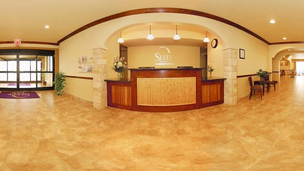 Sleep Inn & Suites Gonzales near Palmetto State Park 9/50