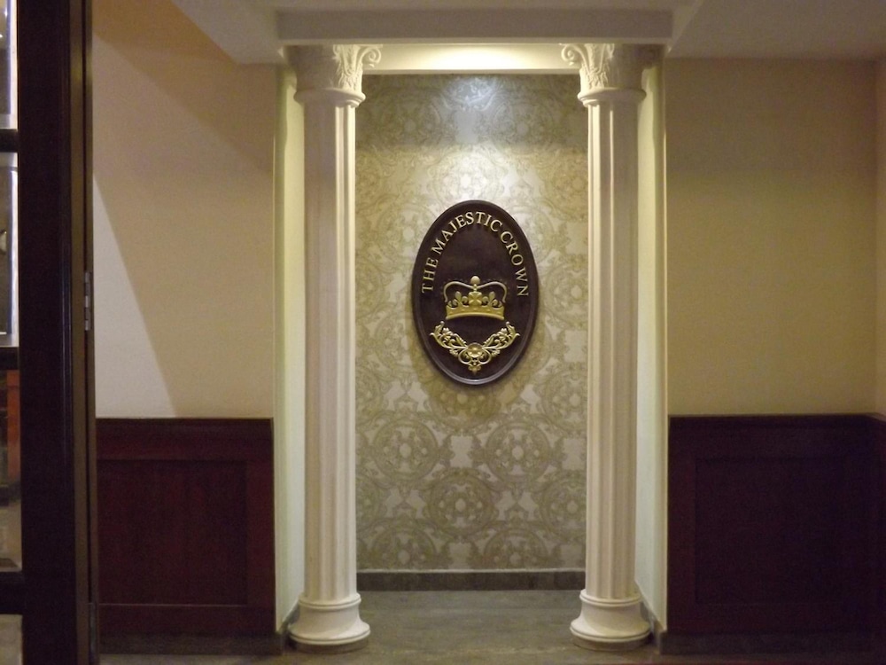 THE MAJESTIC CROWN 9/41