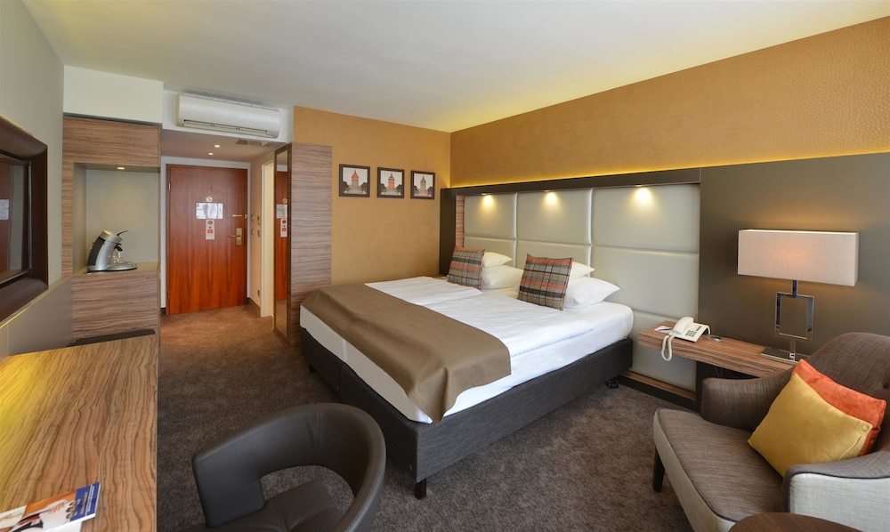 Best Western Plus Delta Park Hotel 10/53