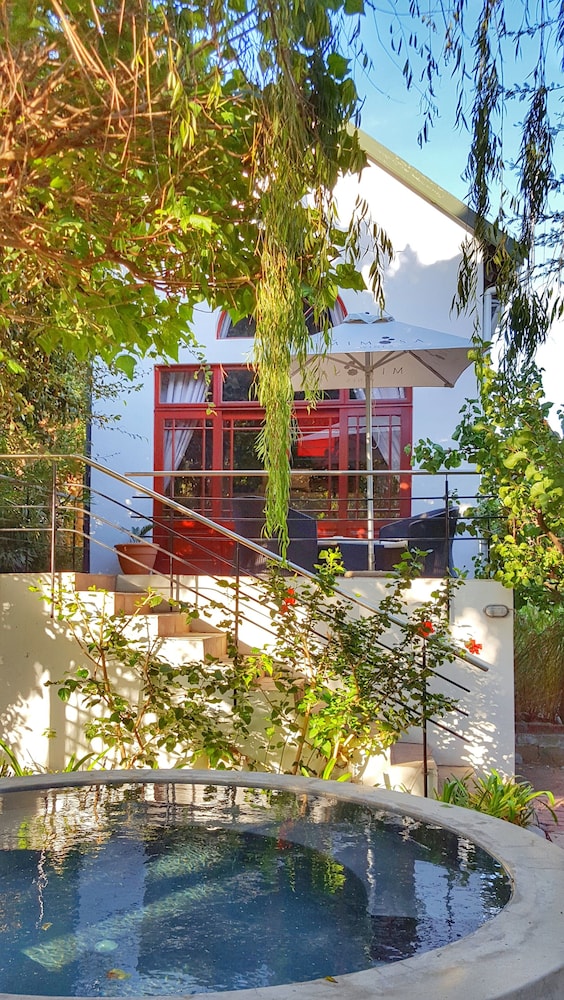 Mimosa Lodge 5/45