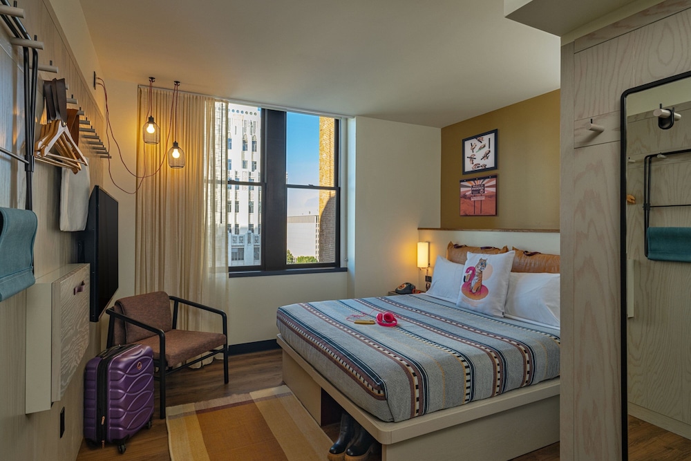 Room at Moxy Phoenix Downtown, PHOENIX - AZ