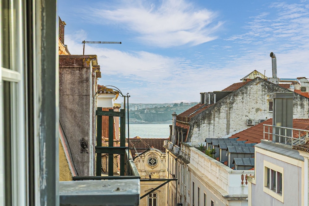 Lisbon Core Apartments In Bairro Alto Chiado 44/50