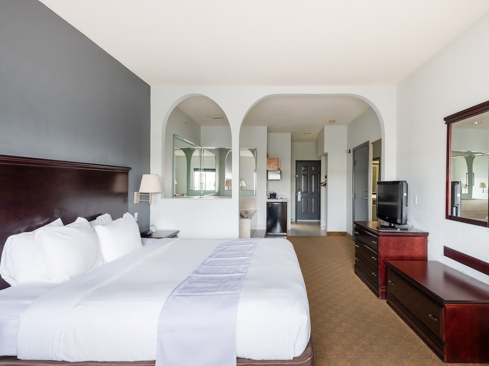 Baymont by Wyndham Houston Brookhollow 34/80