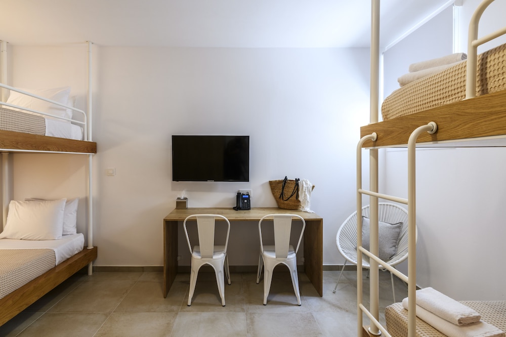 Mykonaki Hotel 28/36