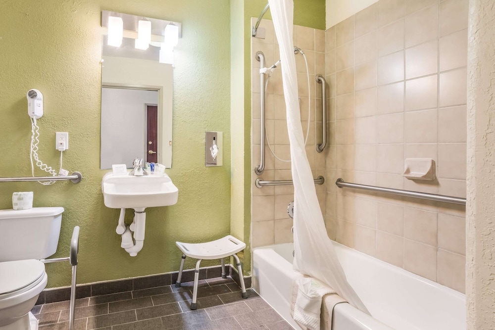Sleep Inn & Suites Jacksonville Near Camp Lejeune 9/33