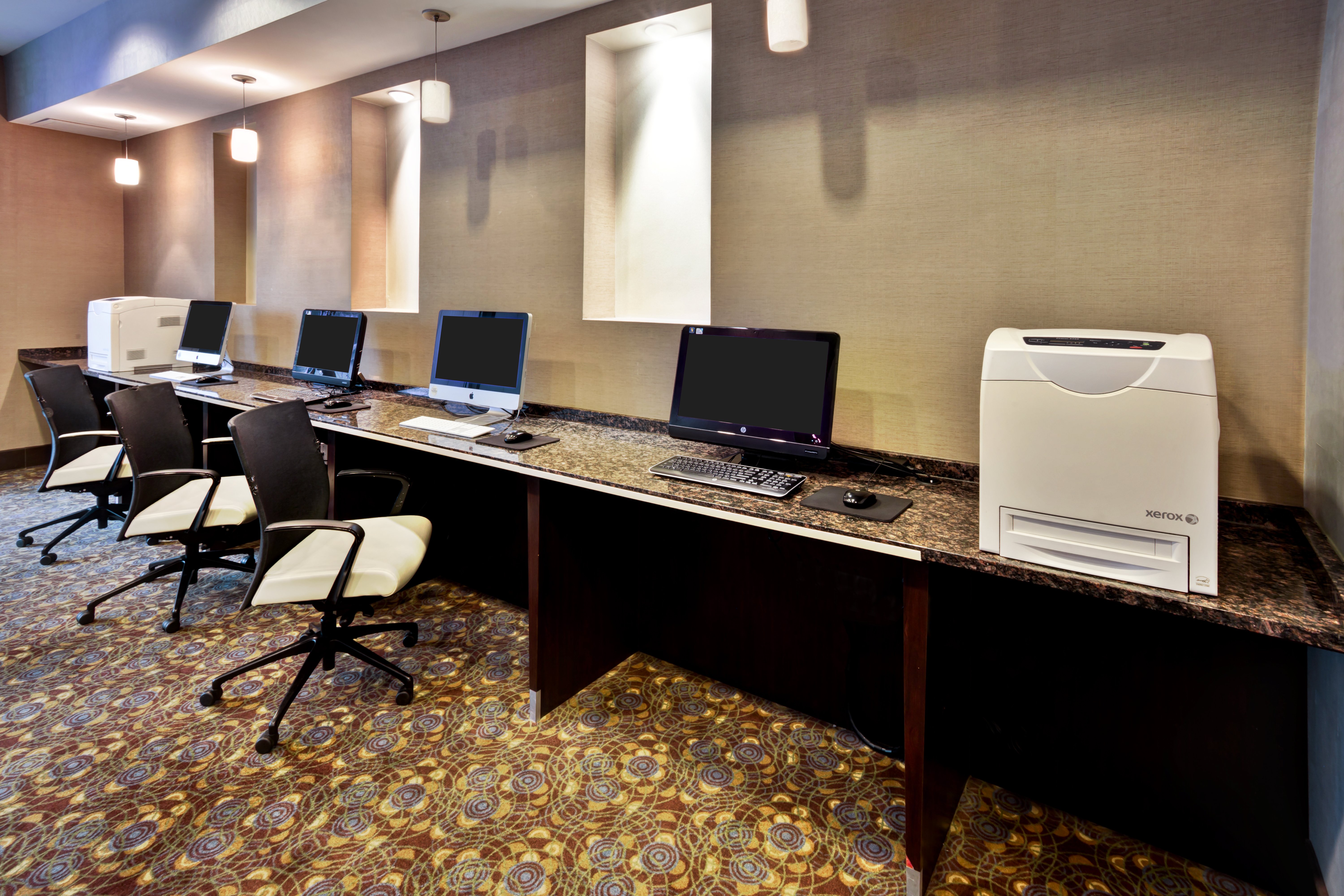 Holiday Inn Detroit Metro Airport 45/58