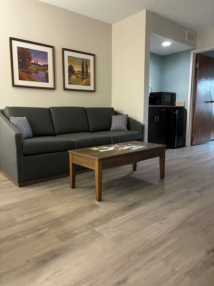 Euro Suites Hotel 30/52