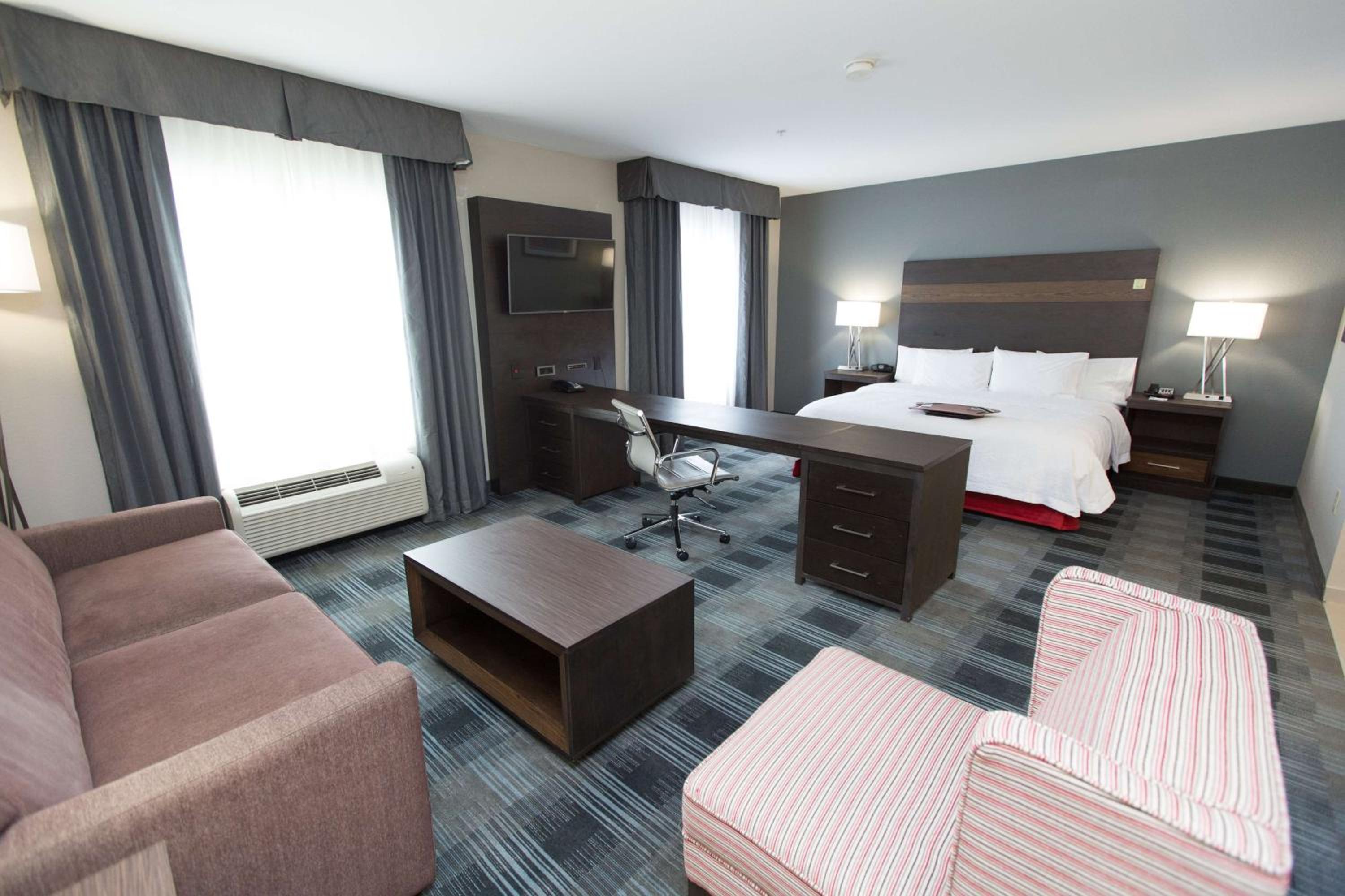 STUDIO, SUITE, KING BED