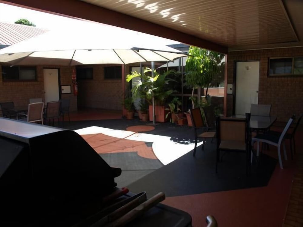 Lancaster Court Motel 43/43