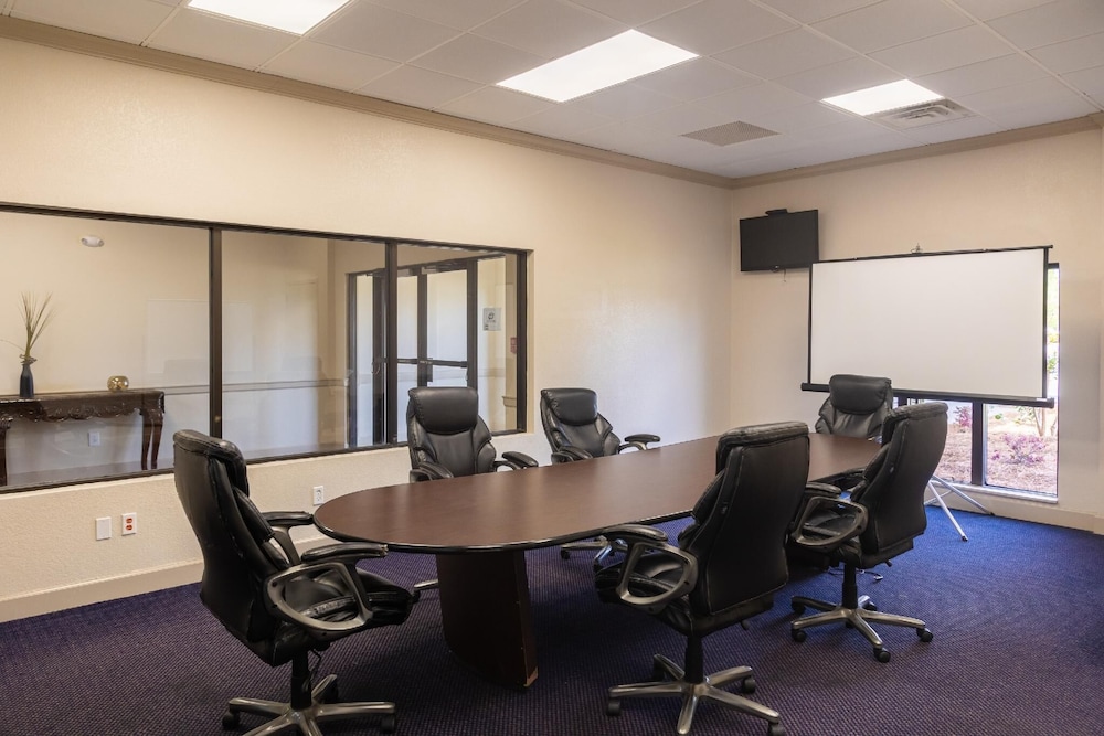 Cottonwood Suites Savannah Hotel and Conference Center 59/71