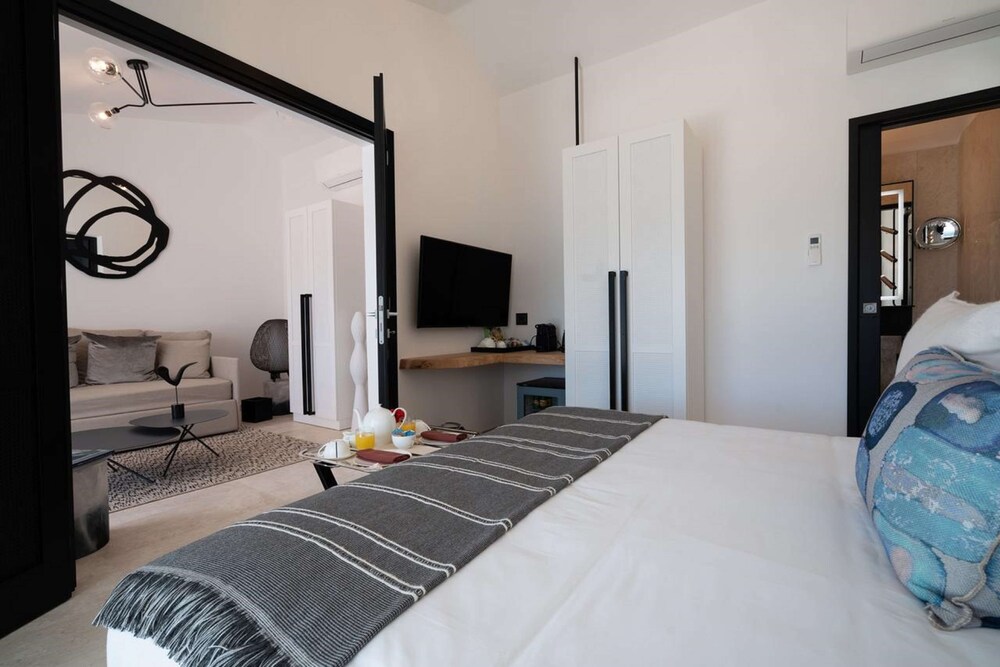 Sulia House Porto Rotondo, Curio Collection by Hilton 28/99