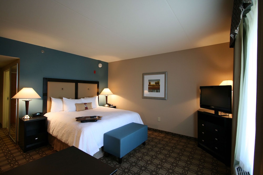 Hampton Inn and Suites Charlotte Airport 15/63