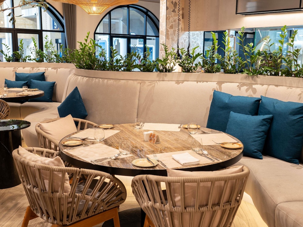 restaurant cafeteria