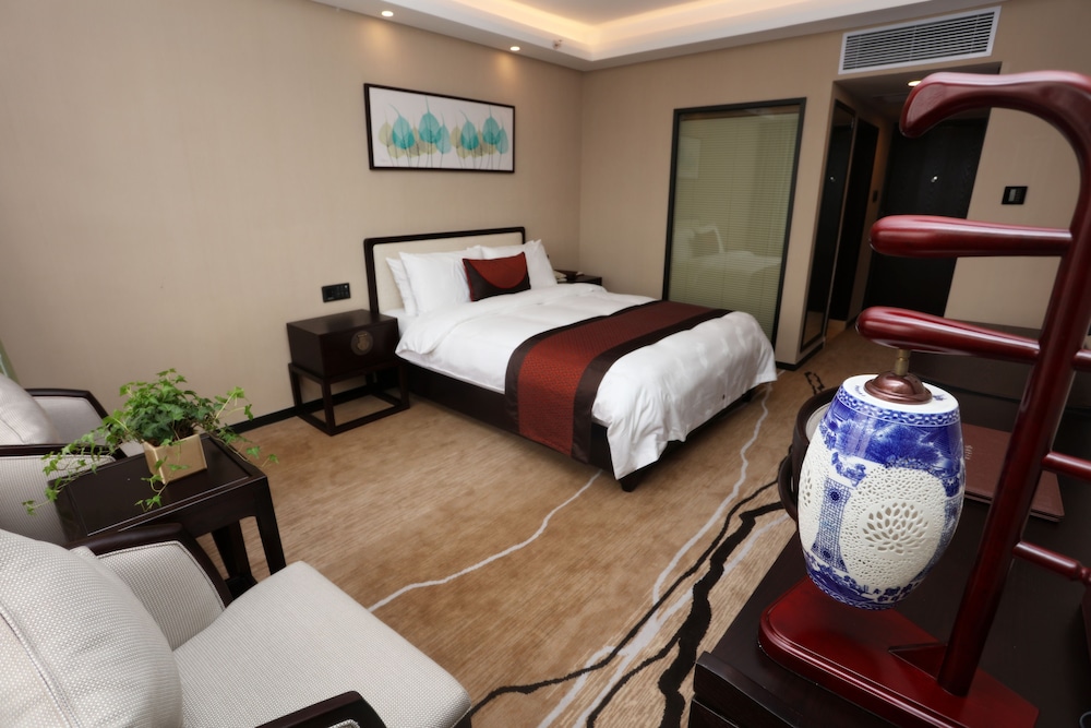 Guangdong Hotel (Sun Yat-sen Memorial Hall Station) 29/73