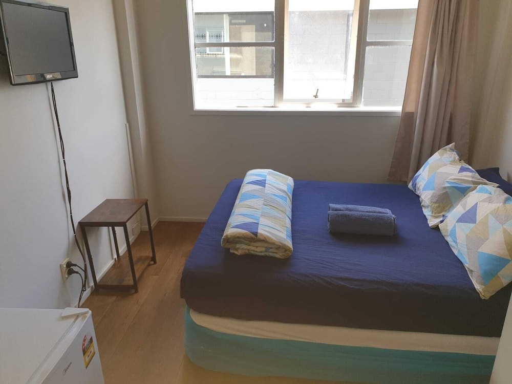 Backpackers Central Hamilton 16/34