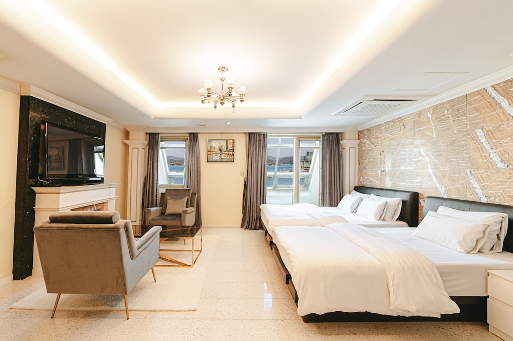 Hotel Gallery 7/50