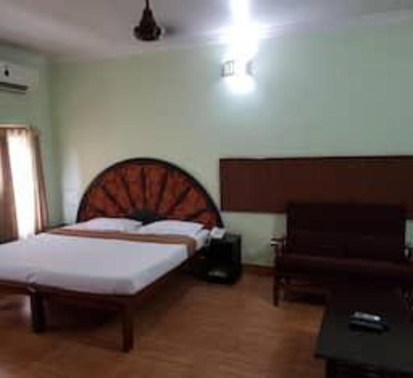 PAULSON PARK HOTEL 26/50