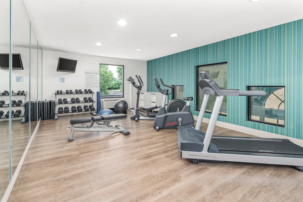 Holiday Inn Express Hotel Suites Greenville Spartanburg Duncan 38/66