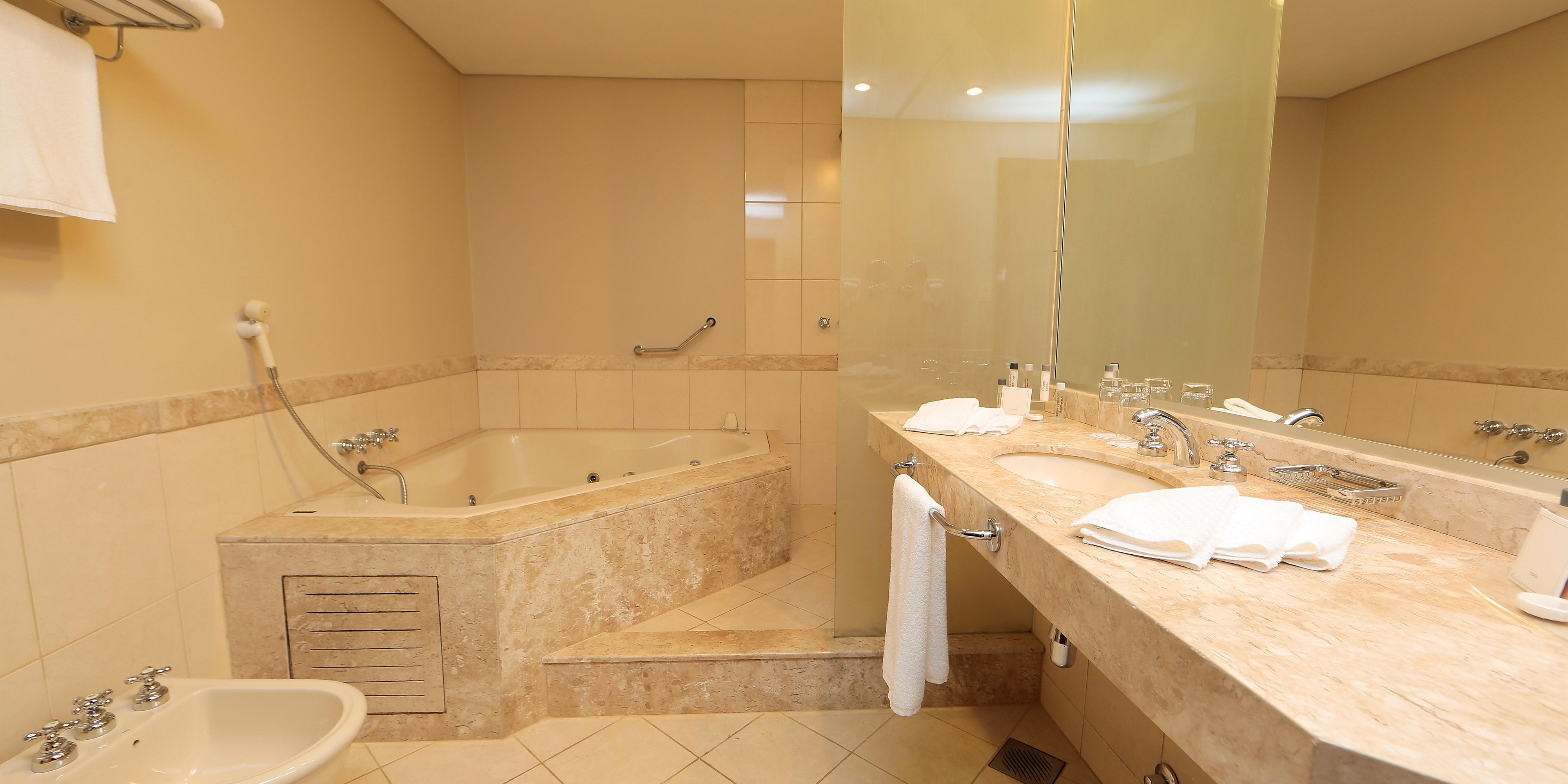 Crowne Plaza Asuncion 72/73