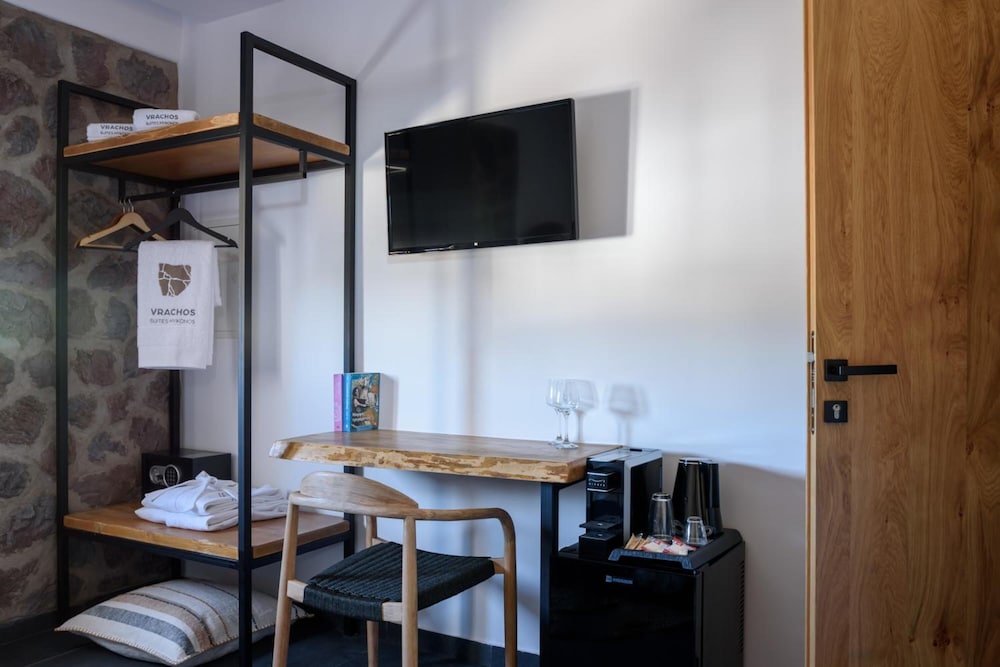 VRACHOS SUITES MYKONOS 68/75