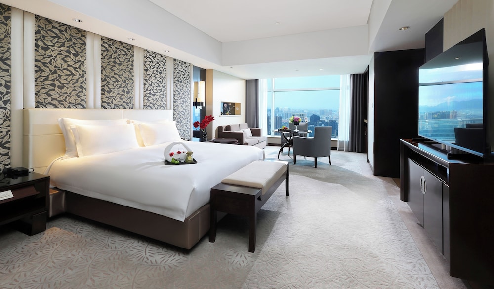 DELUXE, EXECUTIVE, KING BED