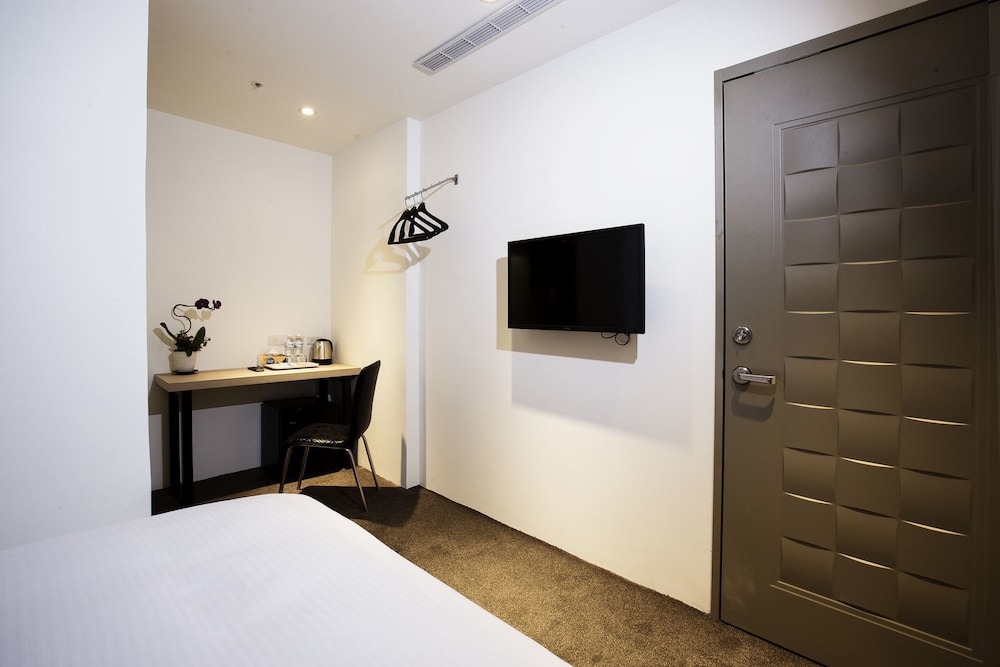 Hotel New Queen 2 19/36
