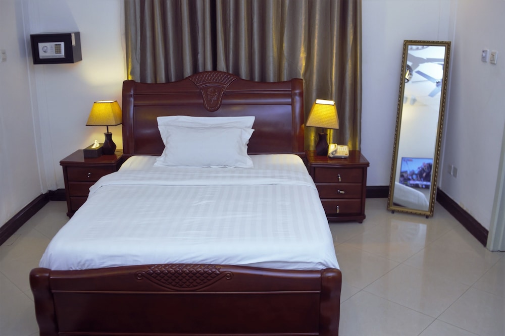 Kingsbridge Royale Hotel 23/50