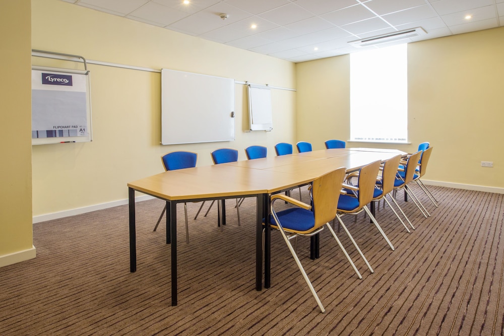 Premier Inn Stoke/Trentham Gardens 36/49