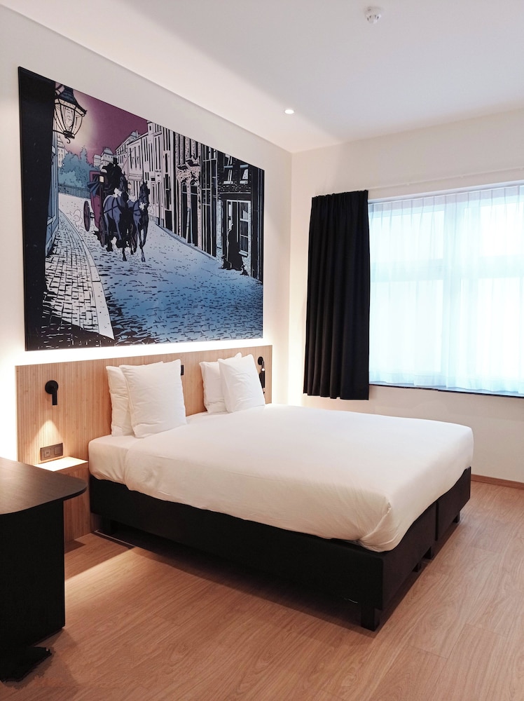 LUXURY, QUEEN BED